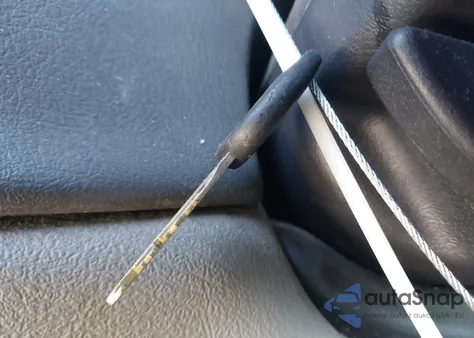 2004 Chevrolet Suburban 1500 Ls z USA, uszkodzony, nr VIN 1GNEC16Z44J240863